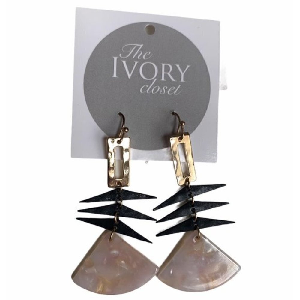 Ivory Closet Boutique Dangle Earrings